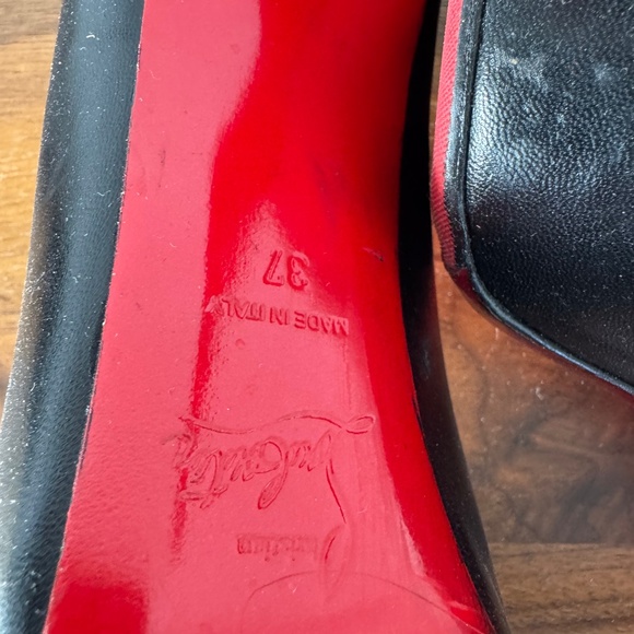 Christian Louboutin - Picture 8 of 9